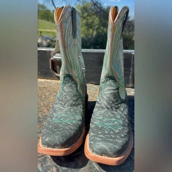 Ariat Women’s Futurity Dash Elephant Print and Pewter 6.5B - Picture 3 of 13